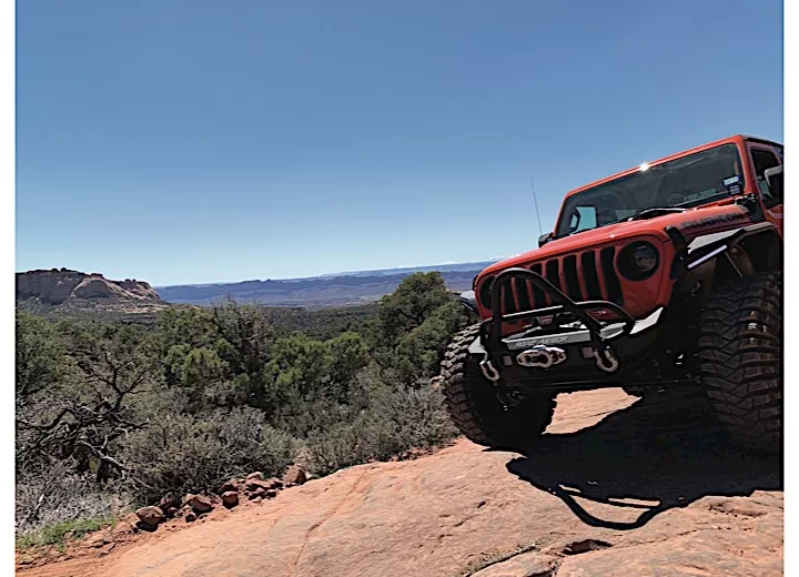 Road Armor 18-c jeep stealth front winch bumper stinger guard mid width;light sold separately